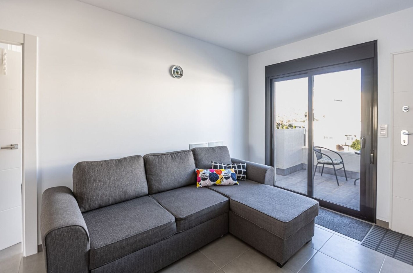 位于马尔梅诺尔海滩附近的美丽房产，价格优惠