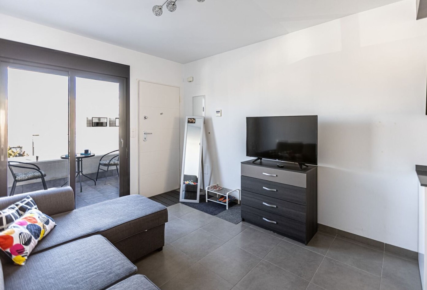 位于马尔梅诺尔海滩附近的美丽房产，价格优惠