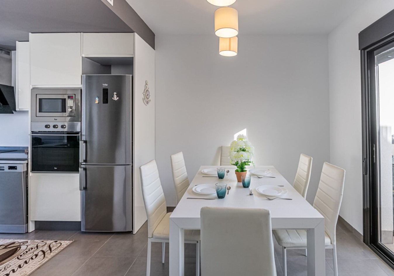 位于马尔梅诺尔海滩附近的美丽房产，价格优惠