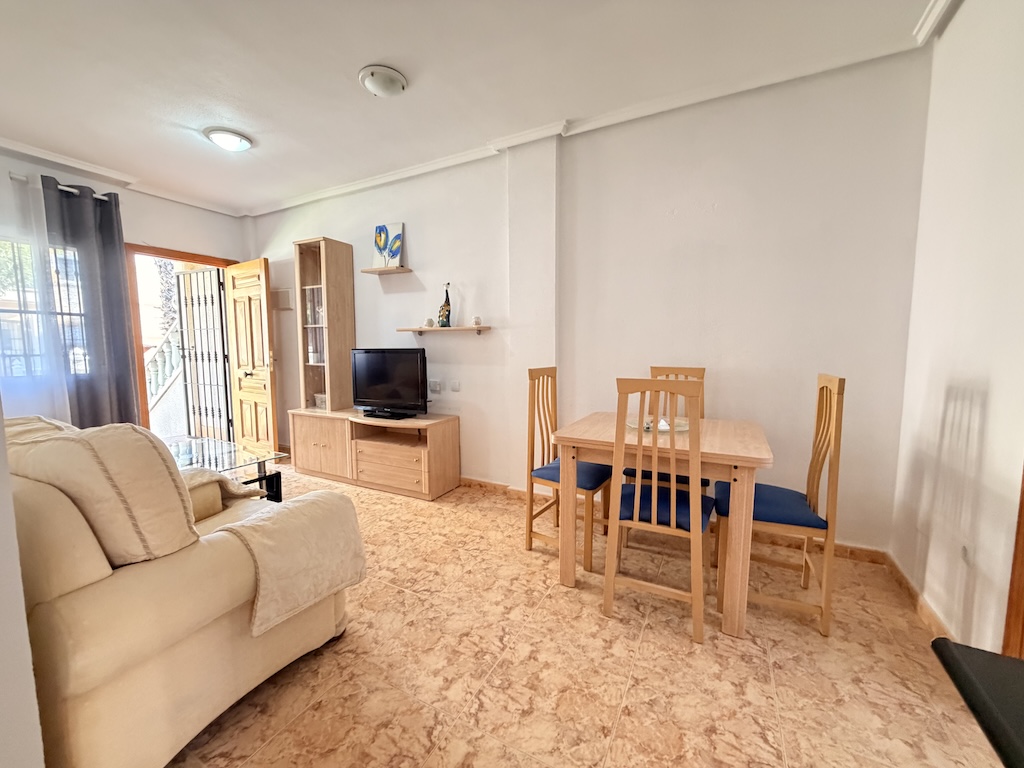 БУНГАЛО НА ПЕРШОМУ ПОВЕРСІ У VILLAMARTIN – RESIDENCIAL ST. ДЖЕЙМС ГІЛЛЗ