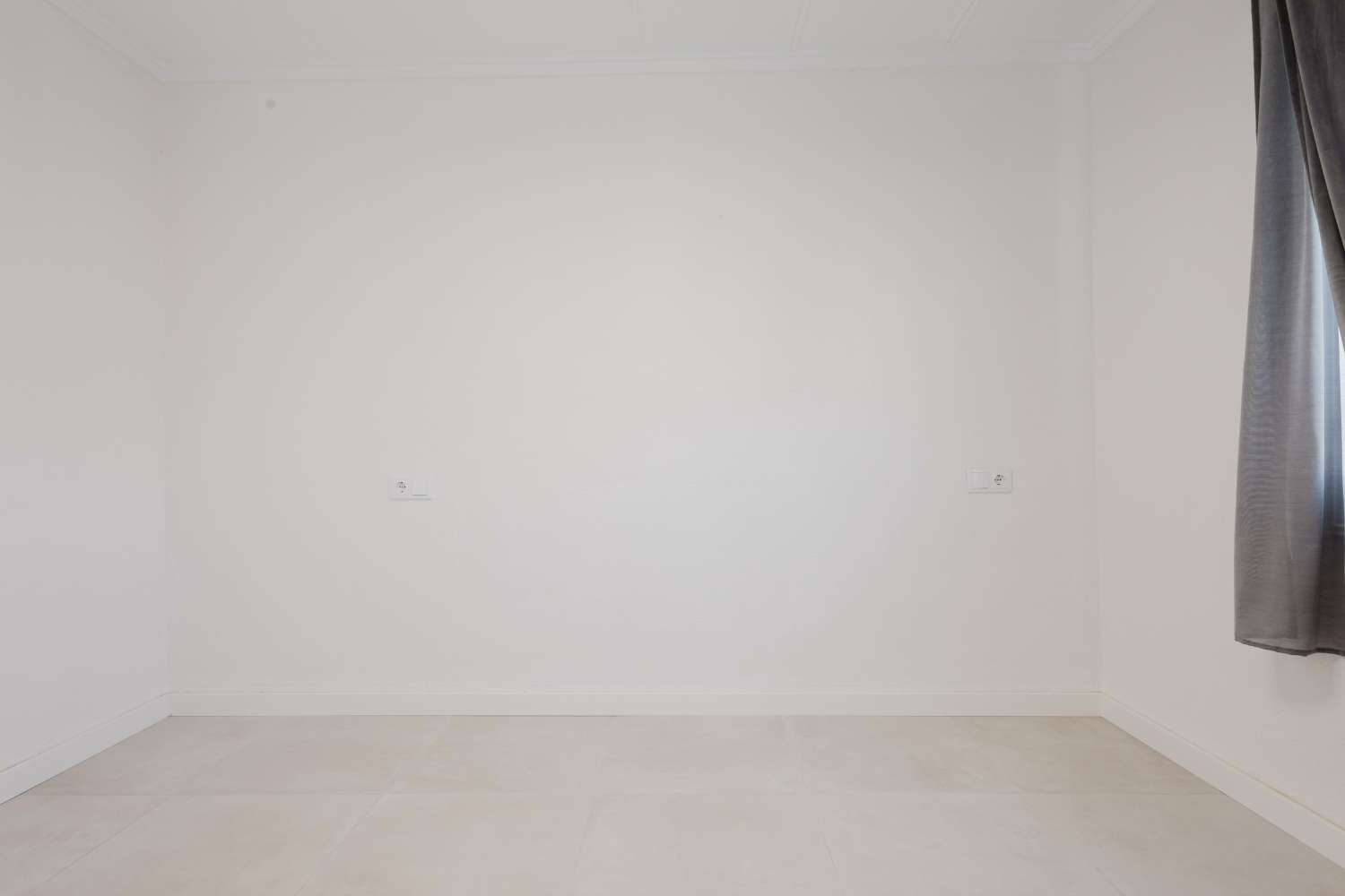 ПОВНІСТЮ ВІДРЕМОНТОВАНА КВАРТИРА З ВИДОМ НА МОРЕ В ТОРРЕВ'ЄХА