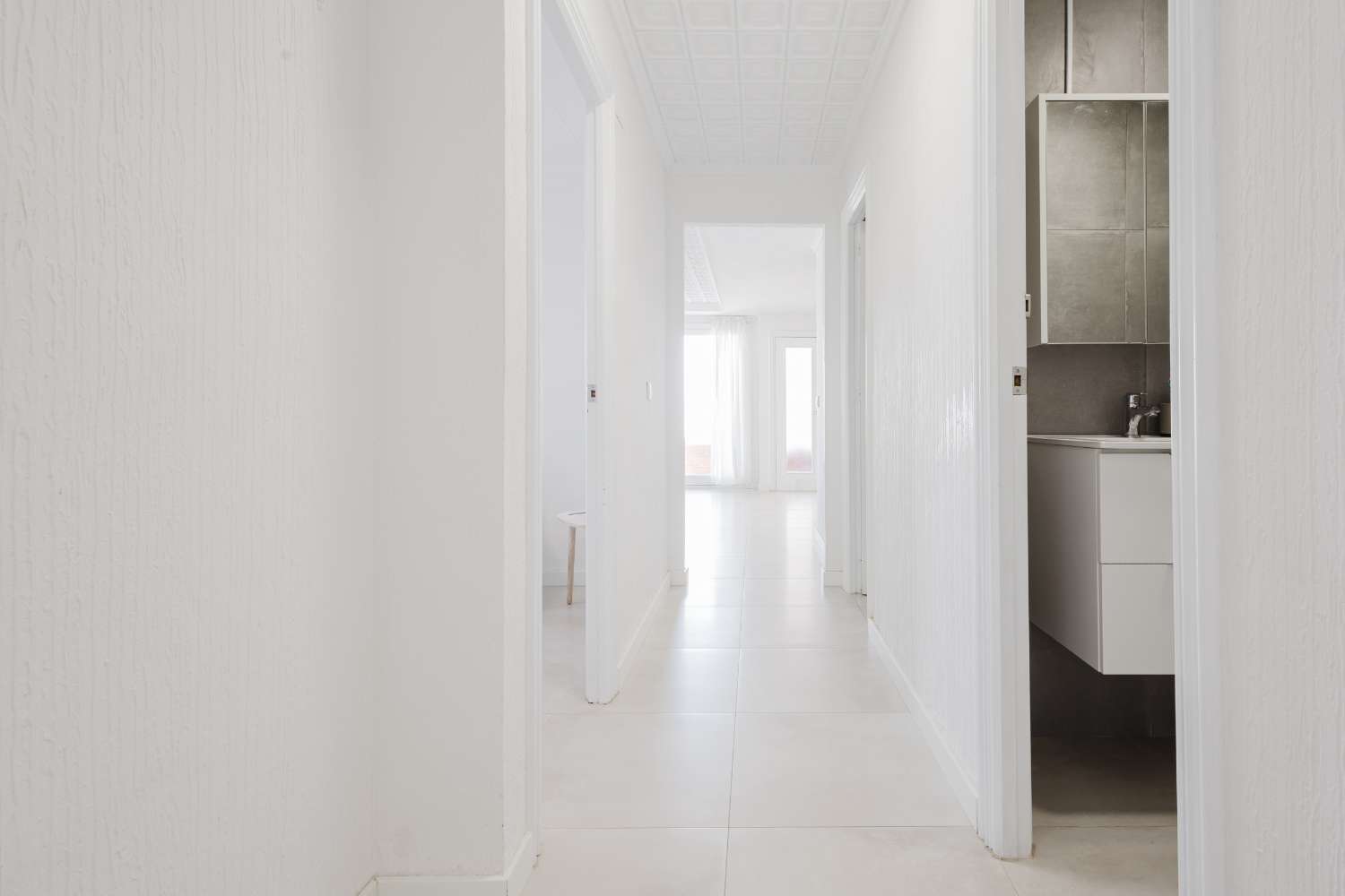 ПОВНІСТЮ ВІДРЕМОНТОВАНА КВАРТИРА З ВИДОМ НА МОРЕ В ТОРРЕВ'ЄХА