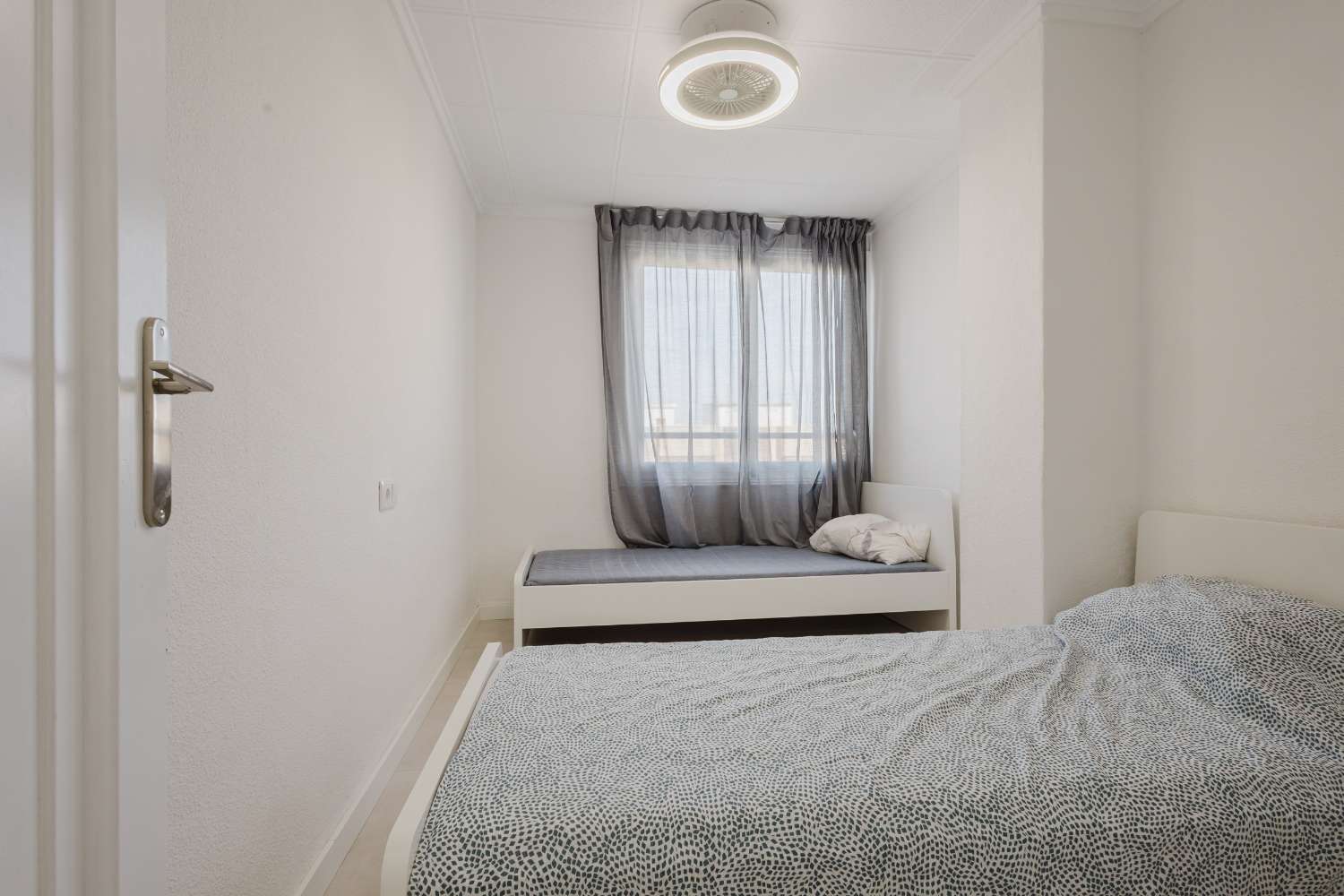 ПОВНІСТЮ ВІДРЕМОНТОВАНА КВАРТИРА З ВИДОМ НА МОРЕ В ТОРРЕВ'ЄХА