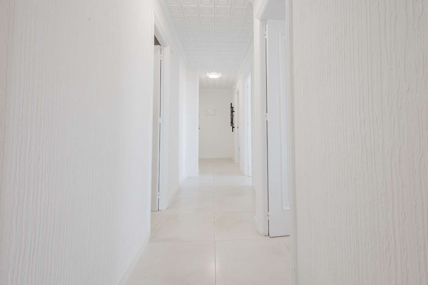 ПОВНІСТЮ ВІДРЕМОНТОВАНА КВАРТИРА З ВИДОМ НА МОРЕ В ТОРРЕВ'ЄХА