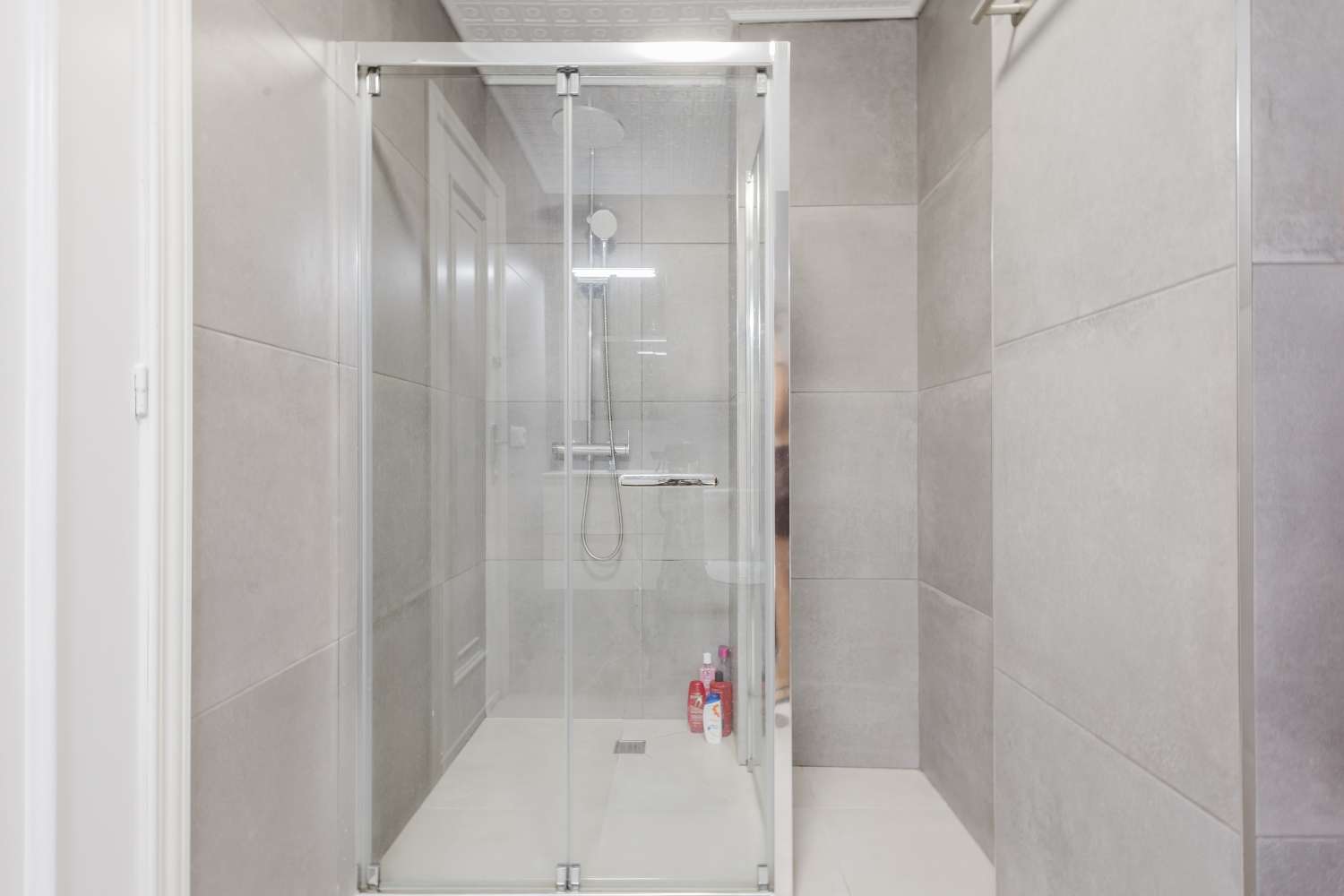 ПОВНІСТЮ ВІДРЕМОНТОВАНА КВАРТИРА З ВИДОМ НА МОРЕ В ТОРРЕВ'ЄХА