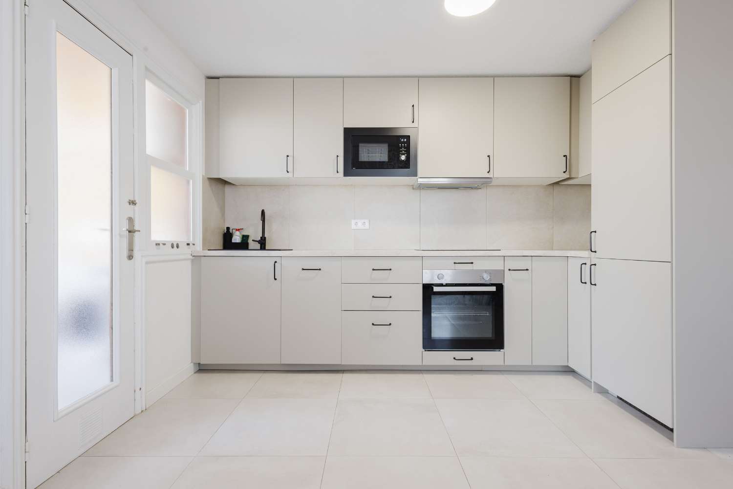 ПОВНІСТЮ ВІДРЕМОНТОВАНА КВАРТИРА З ВИДОМ НА МОРЕ В ТОРРЕВ'ЄХА