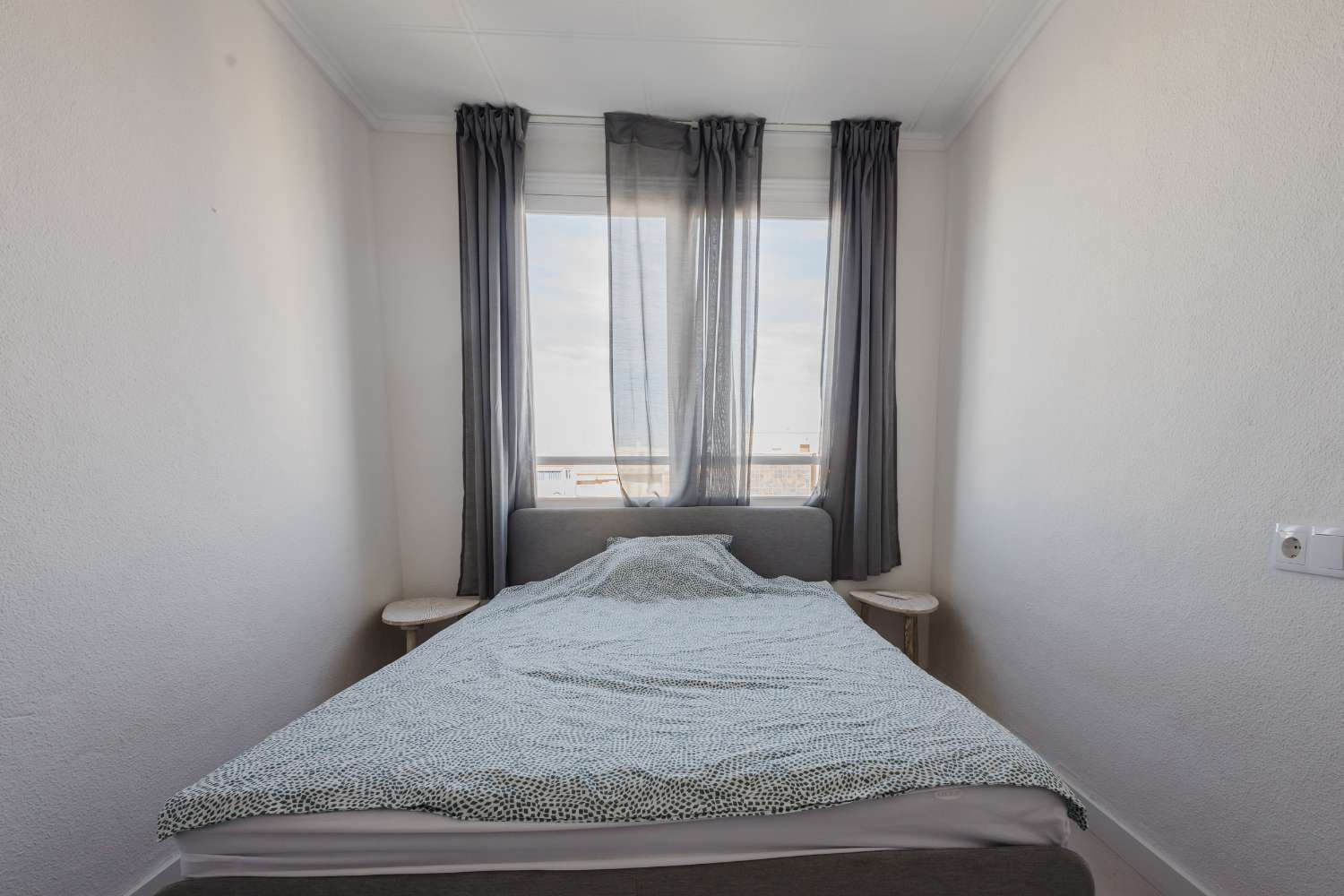 ПОВНІСТЮ ВІДРЕМОНТОВАНА КВАРТИРА З ВИДОМ НА МОРЕ В ТОРРЕВ'ЄХА