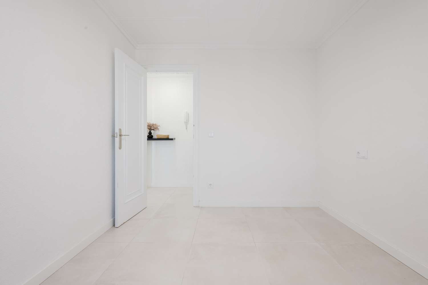 ПОВНІСТЮ ВІДРЕМОНТОВАНА КВАРТИРА З ВИДОМ НА МОРЕ В ТОРРЕВ'ЄХА