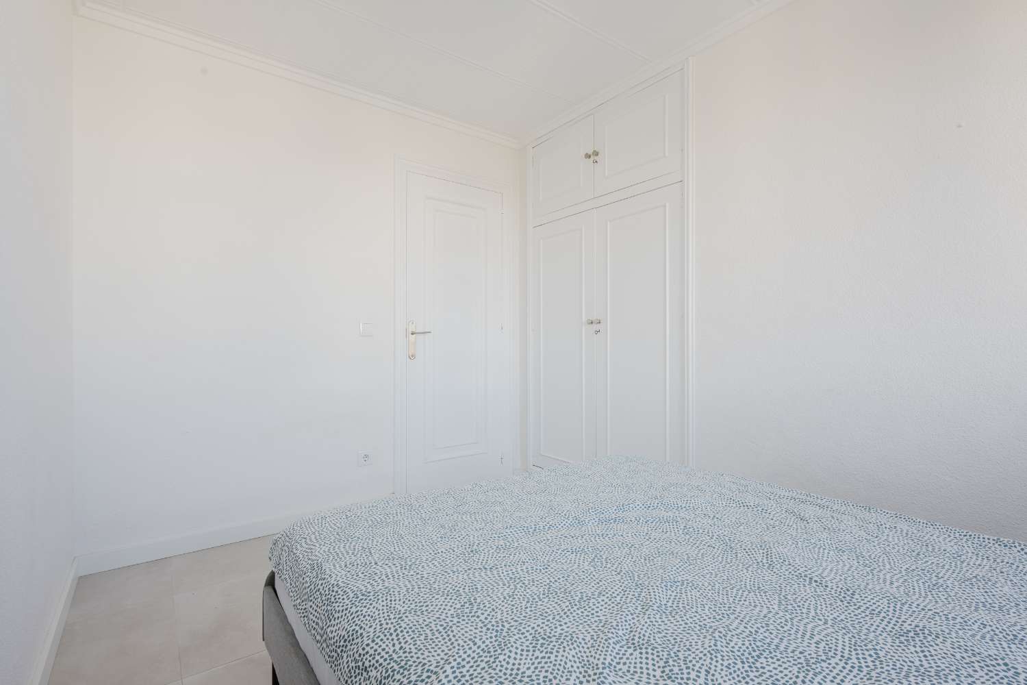 ПОВНІСТЮ ВІДРЕМОНТОВАНА КВАРТИРА З ВИДОМ НА МОРЕ В ТОРРЕВ'ЄХА