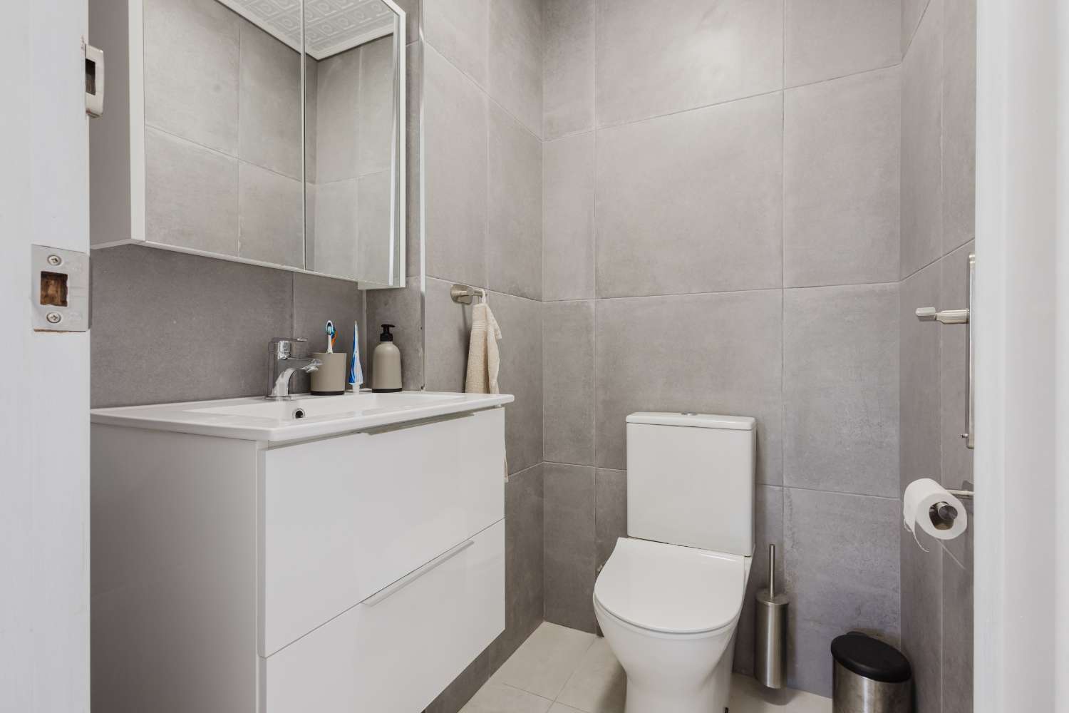 ПОВНІСТЮ ВІДРЕМОНТОВАНА КВАРТИРА З ВИДОМ НА МОРЕ В ТОРРЕВ'ЄХА