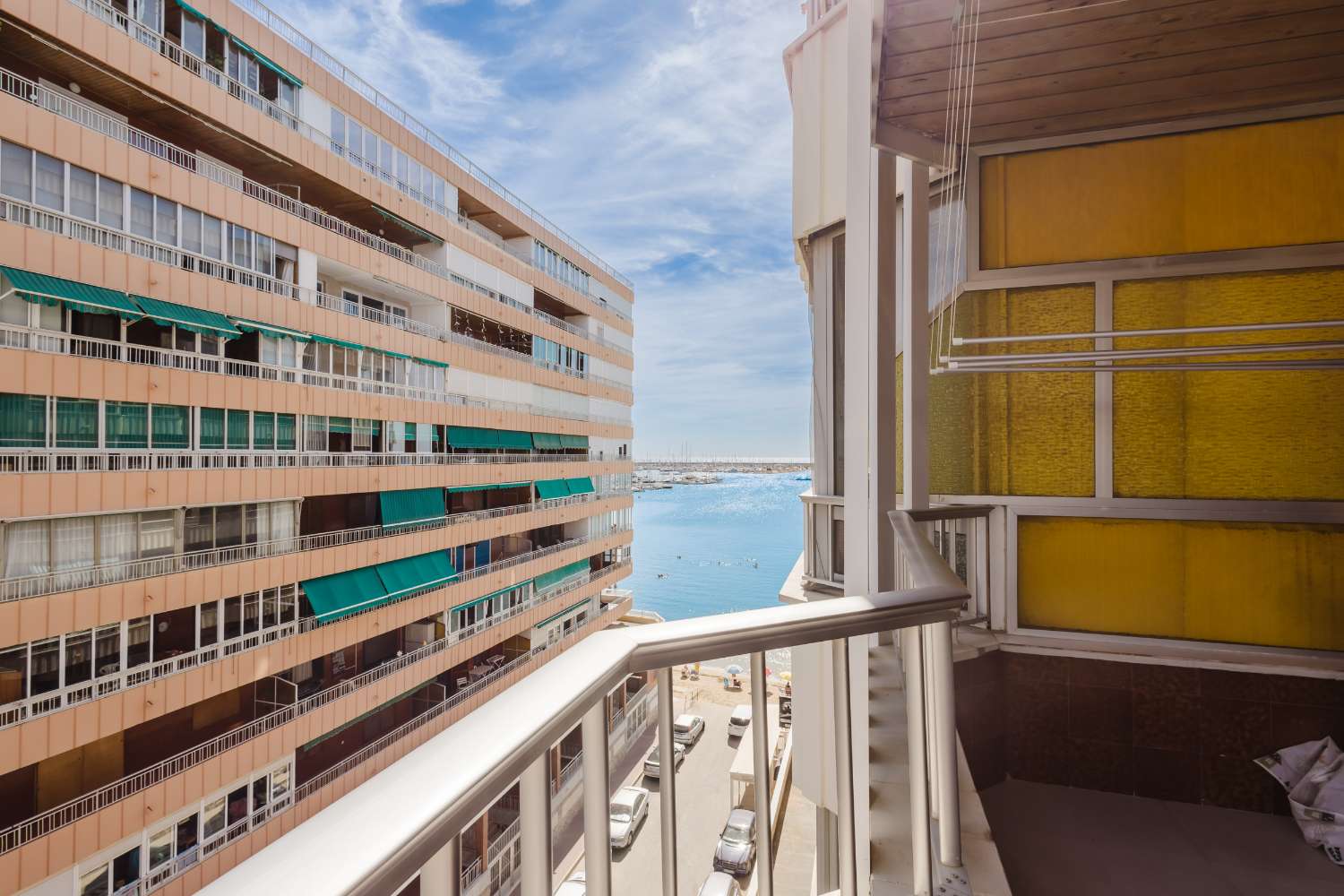 ПОВНІСТЮ ВІДРЕМОНТОВАНА КВАРТИРА З ВИДОМ НА МОРЕ В ТОРРЕВ'ЄХА