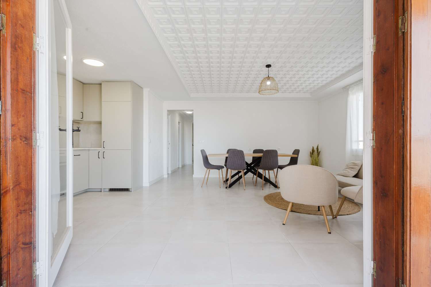 ПОВНІСТЮ ВІДРЕМОНТОВАНА КВАРТИРА З ВИДОМ НА МОРЕ В ТОРРЕВ'ЄХА