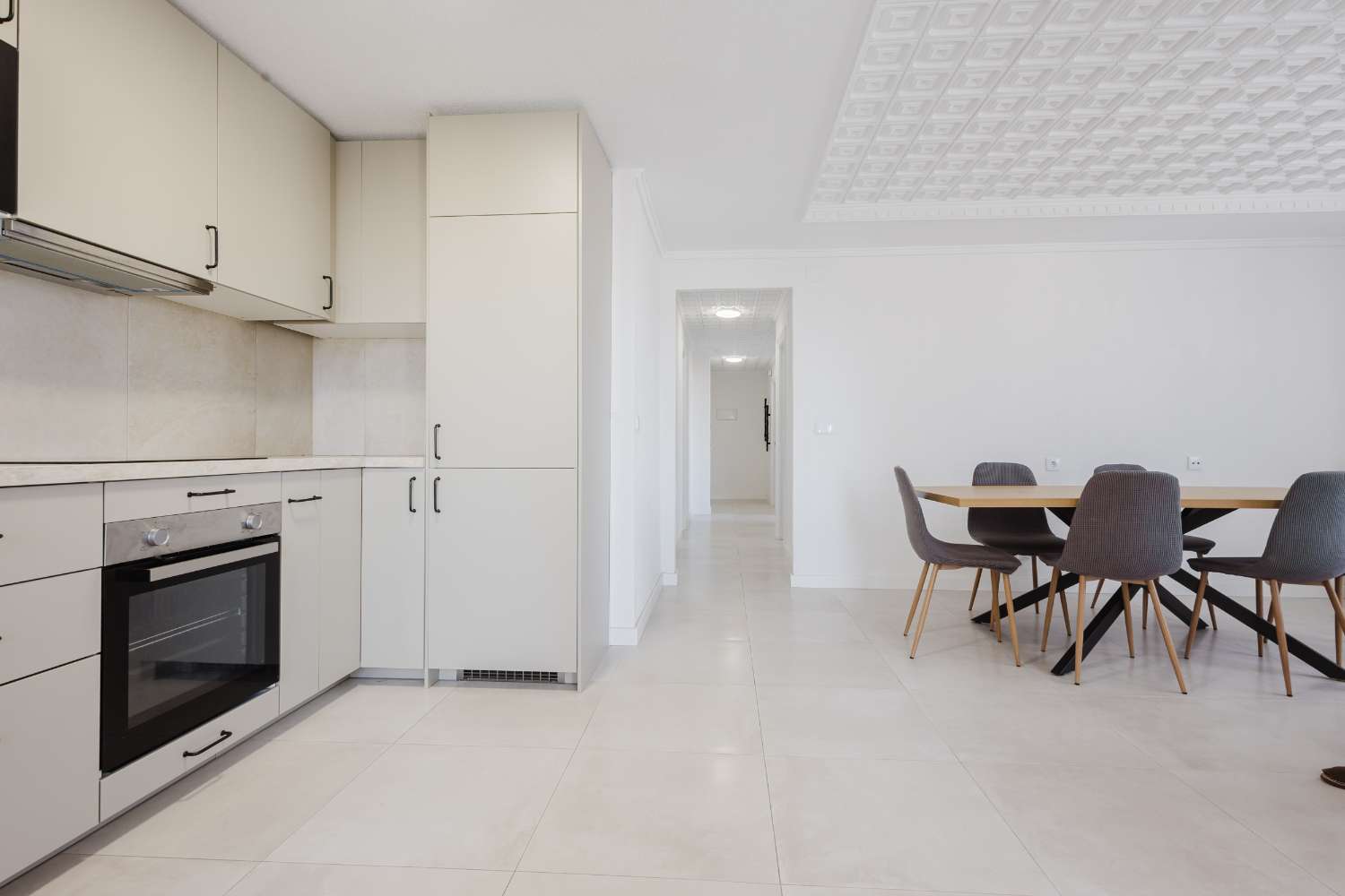 ПОВНІСТЮ ВІДРЕМОНТОВАНА КВАРТИРА З ВИДОМ НА МОРЕ В ТОРРЕВ'ЄХА