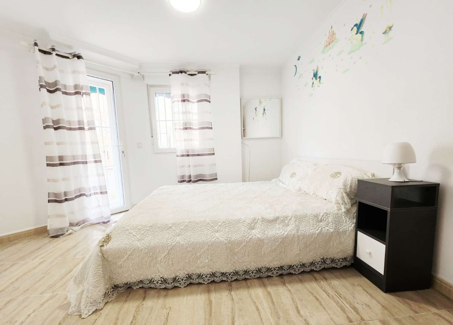 SPEKTAKULÆR RENOVERT LEILIGHET MED TURISTLISENS 270 M FRA STRANDEN – PLAYA DEL CURA, TORREVIEJA