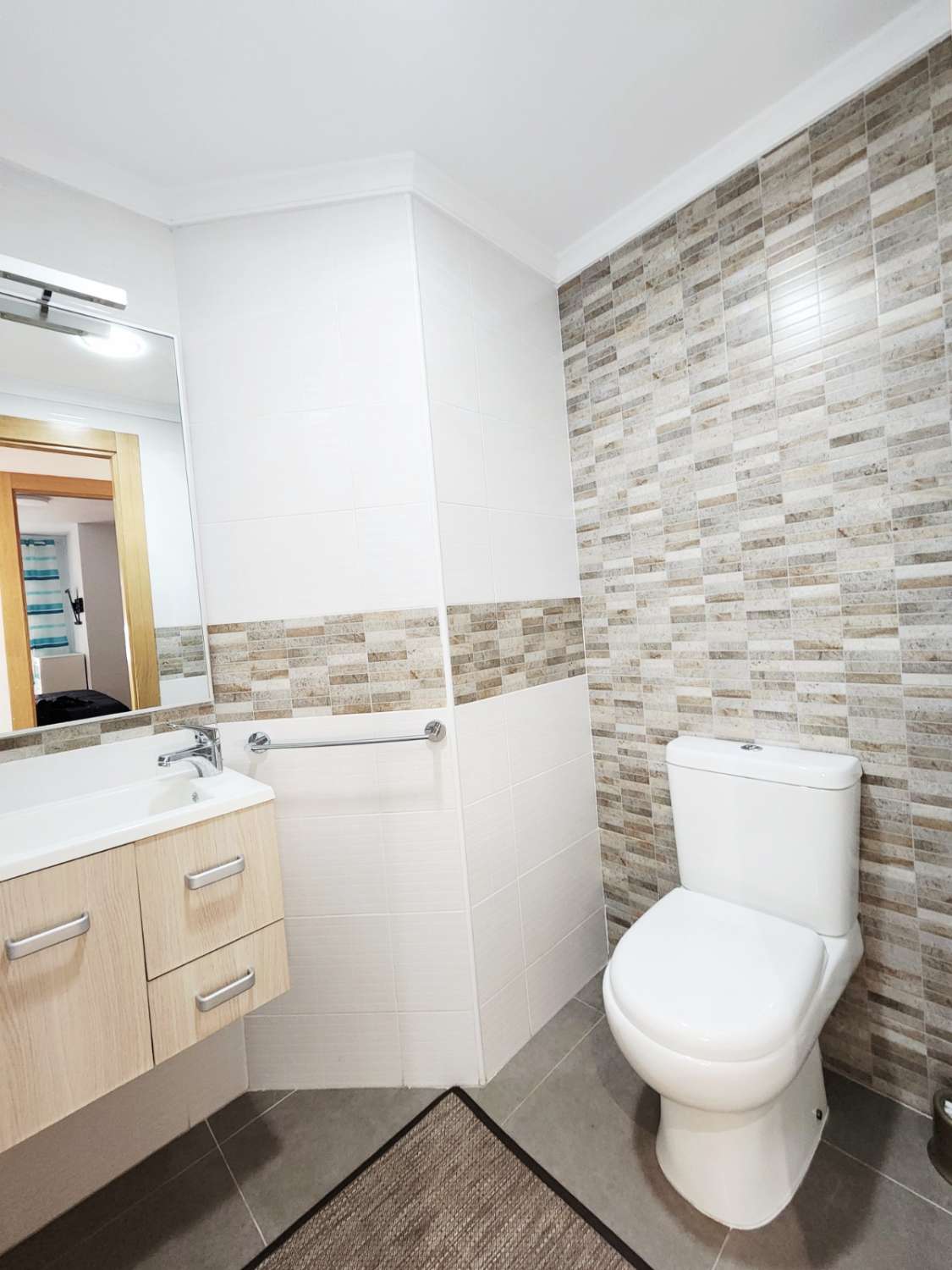 SPEKTAKULÆR RENOVERT LEILIGHET MED TURISTLISENS 270 M FRA STRANDEN – PLAYA DEL CURA, TORREVIEJA