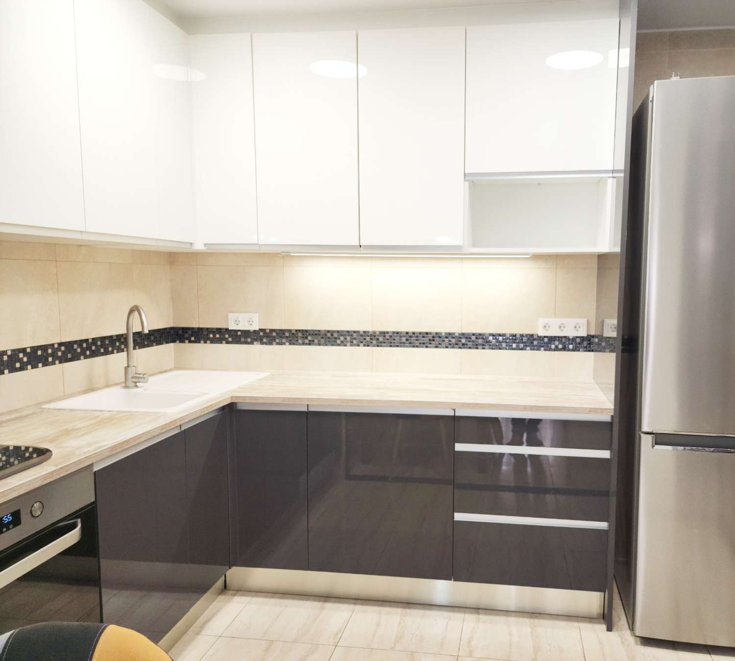 SPEKTAKULÆR RENOVERT LEILIGHET MED TURISTLISENS 270 M FRA STRANDEN – PLAYA DEL CURA, TORREVIEJA