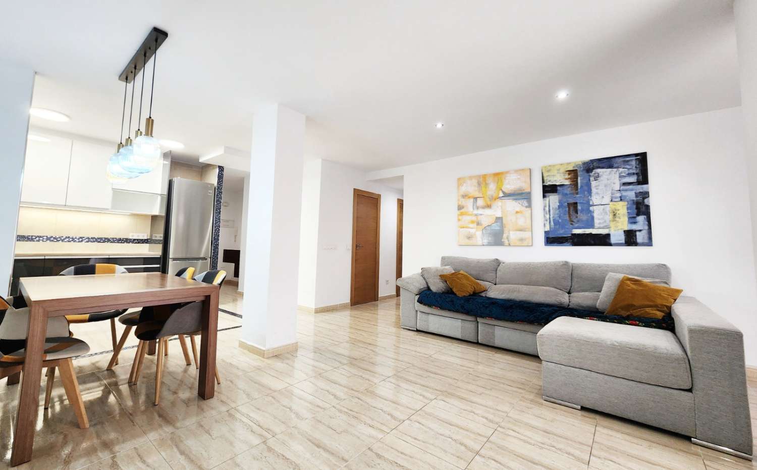 SPEKTAKULÆR RENOVERT LEILIGHET MED TURISTLISENS 270 M FRA STRANDEN – PLAYA DEL CURA, TORREVIEJA