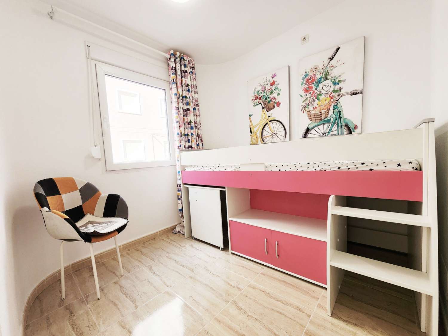 SPEKTAKULÆR RENOVERT LEILIGHET MED TURISTLISENS 270 M FRA STRANDEN – PLAYA DEL CURA, TORREVIEJA