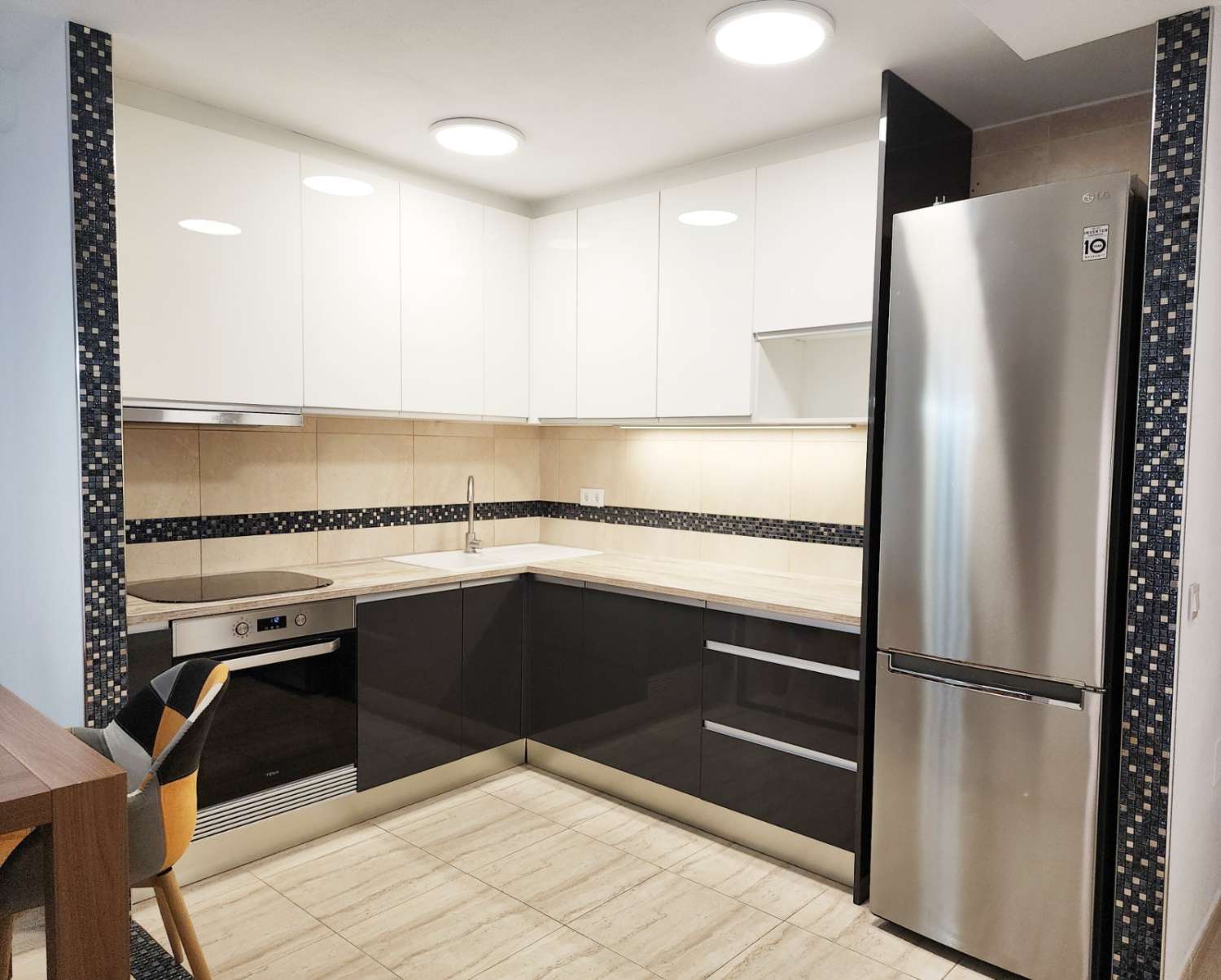 SPEKTAKULÆR RENOVERT LEILIGHET MED TURISTLISENS 270 M FRA STRANDEN – PLAYA DEL CURA, TORREVIEJA