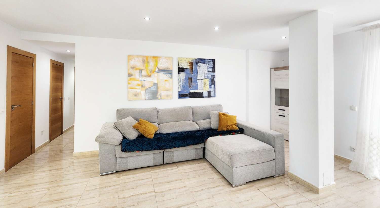 SPEKTAKULÆR RENOVERT LEILIGHET MED TURISTLISENS 270 M FRA STRANDEN – PLAYA DEL CURA, TORREVIEJA