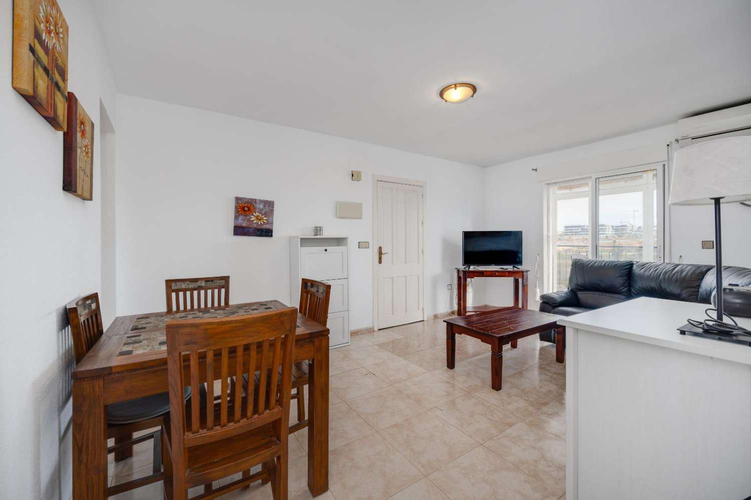 SJARMERENDE LEILIGHET I ØVERSTE ETASJE MED STORT PRIVAT SOLARIUM I JARDÍN DEL MAR