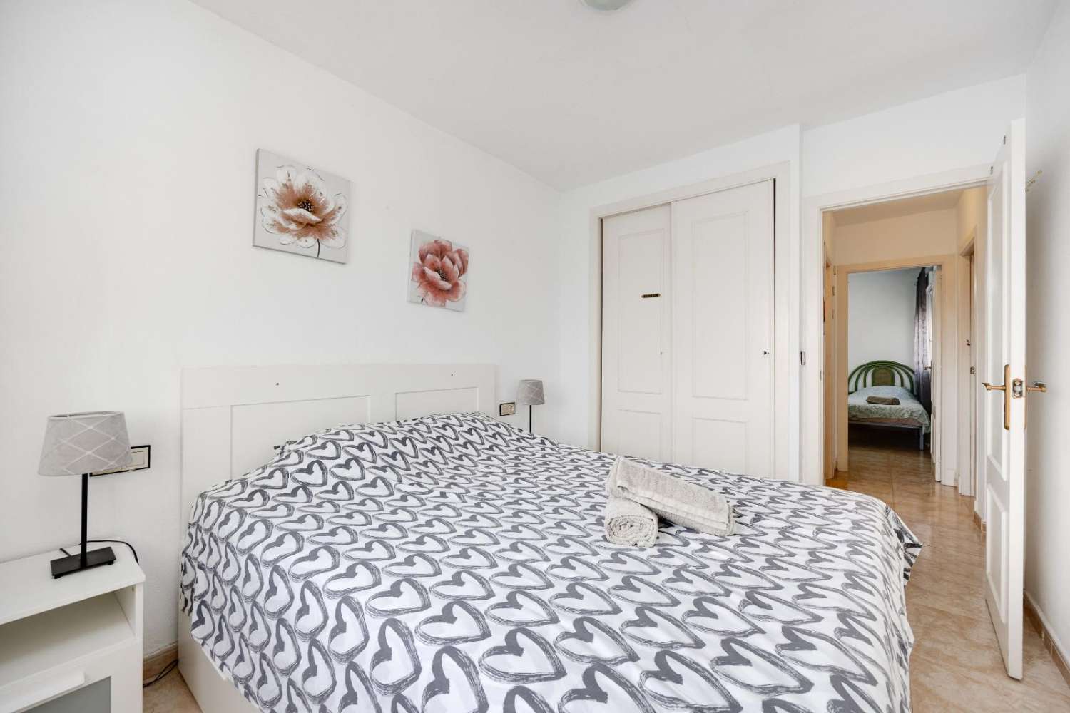 SJARMERENDE LEILIGHET I ØVERSTE ETASJE MED STORT PRIVAT SOLARIUM I JARDÍN DEL MAR