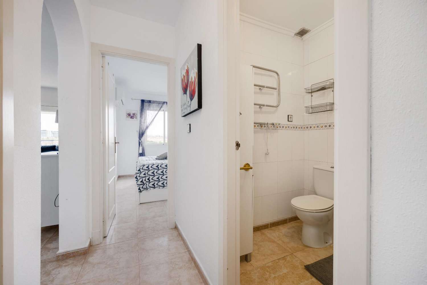 SJARMERENDE LEILIGHET I ØVERSTE ETASJE MED STORT PRIVAT SOLARIUM I JARDÍN DEL MAR