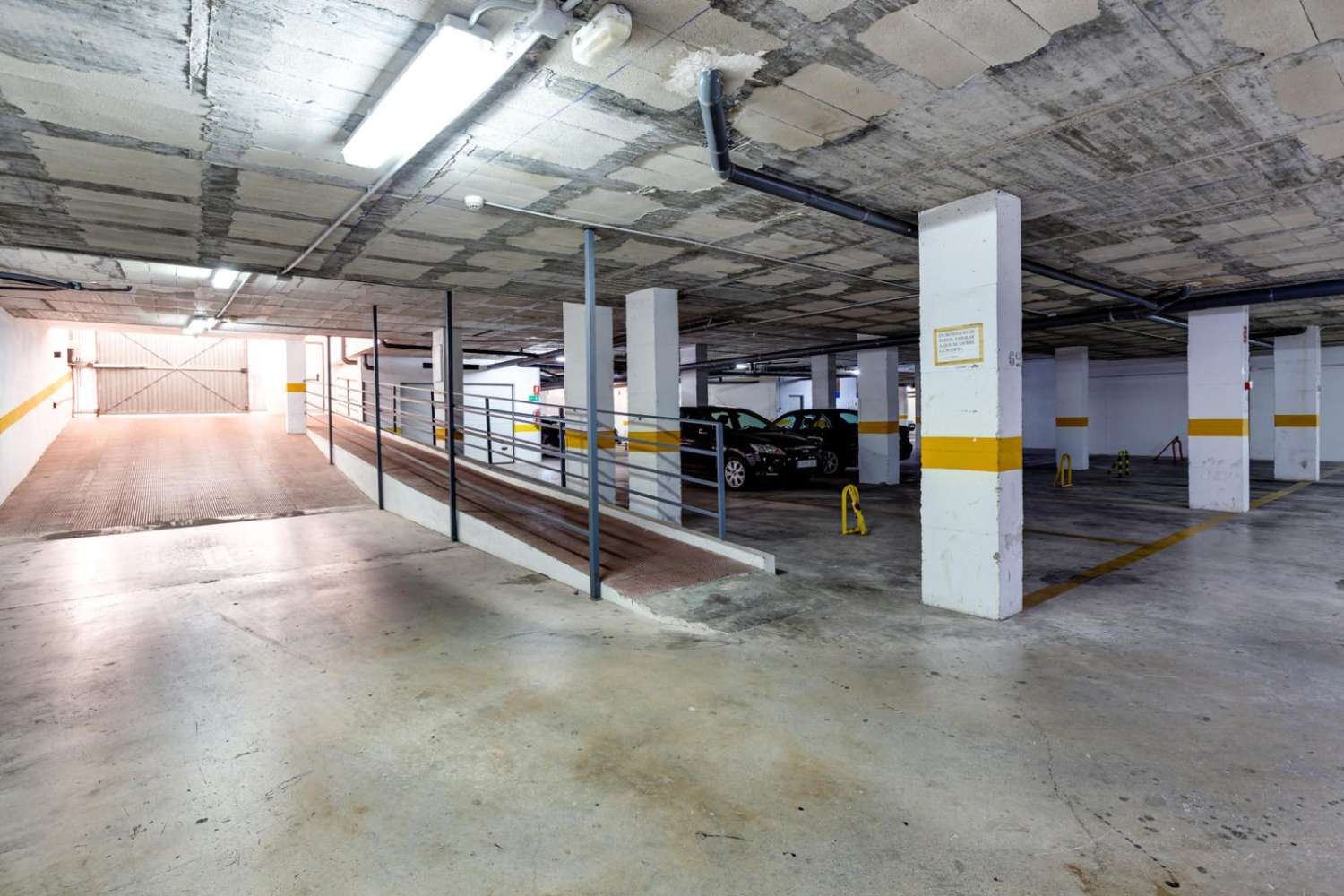 ROMSLIG 3-ROMS LEILIGHET MED GARASJE, LAGERROM OG FELLES BASSENG I TORREVIEJA