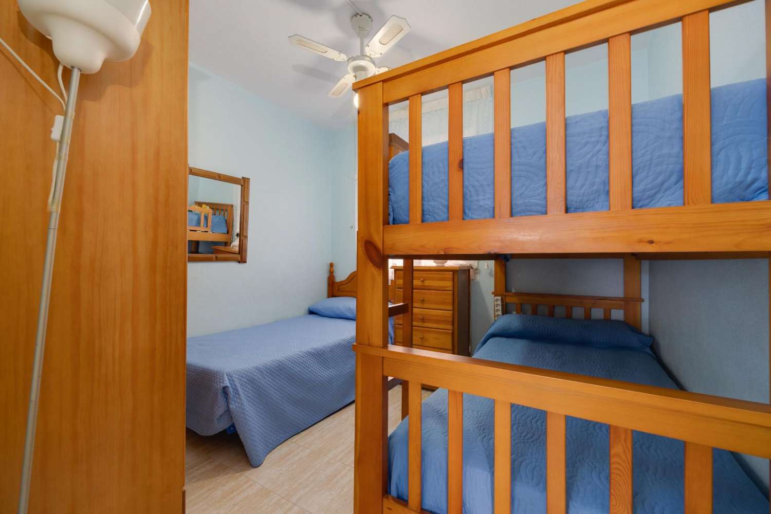 ROMSLIG 3-ROMS LEILIGHET MED GARASJE, LAGERROM OG FELLES BASSENG I TORREVIEJA