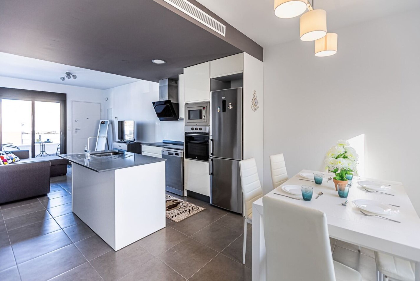 واحتك على البحر: بنغل مرتفع مع غرفة خاصة