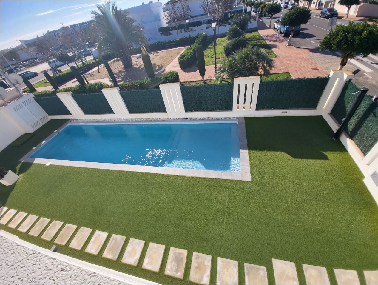 واحتك على البحر: بنغل مرتفع مع غرفة خاصة