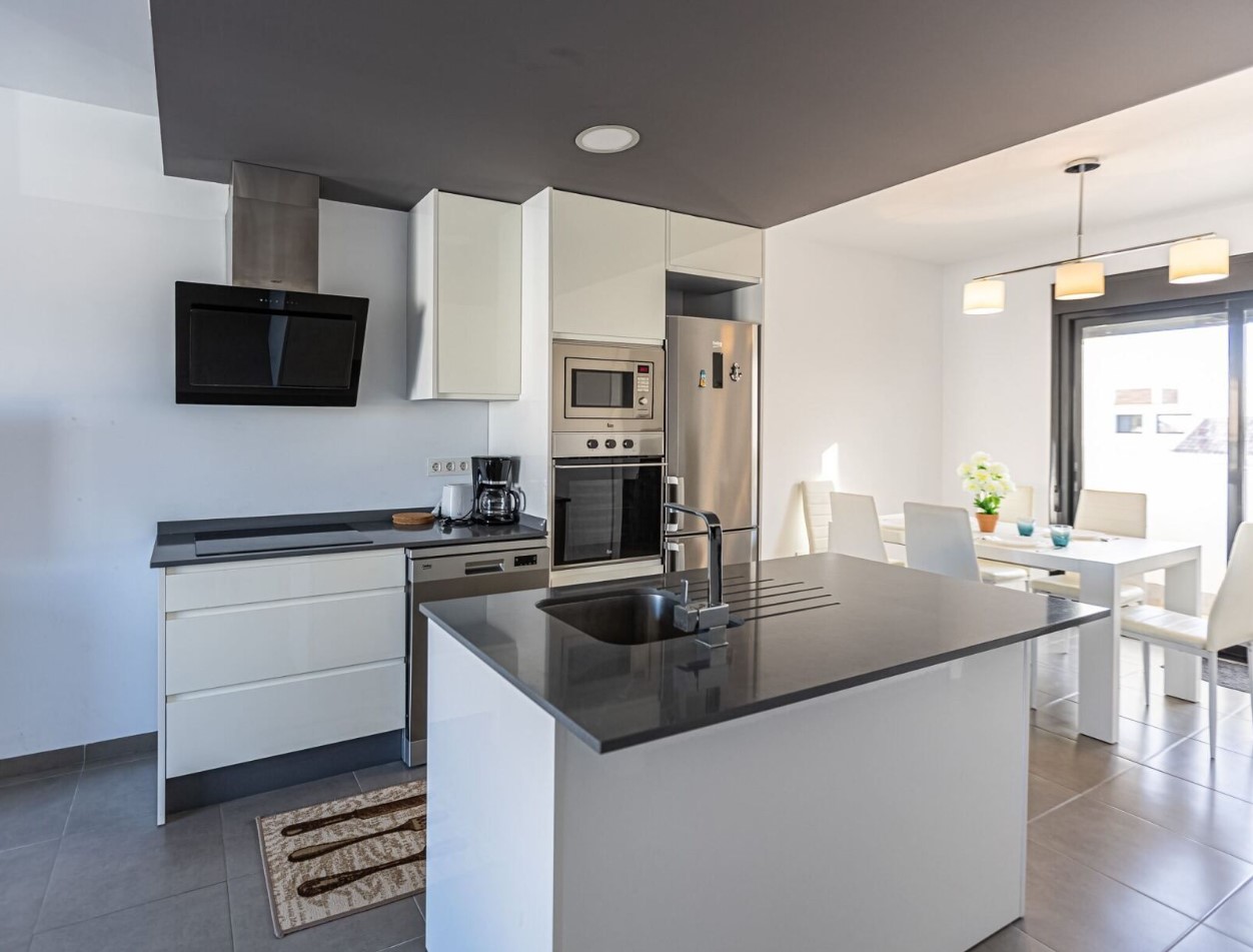 واحتك على البحر: بنغل مرتفع مع غرفة خاصة