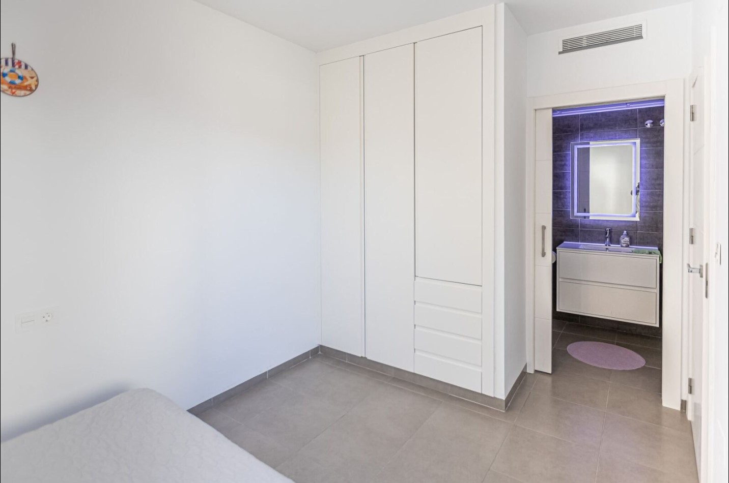 واحتك على البحر: بنغل مرتفع مع غرفة خاصة