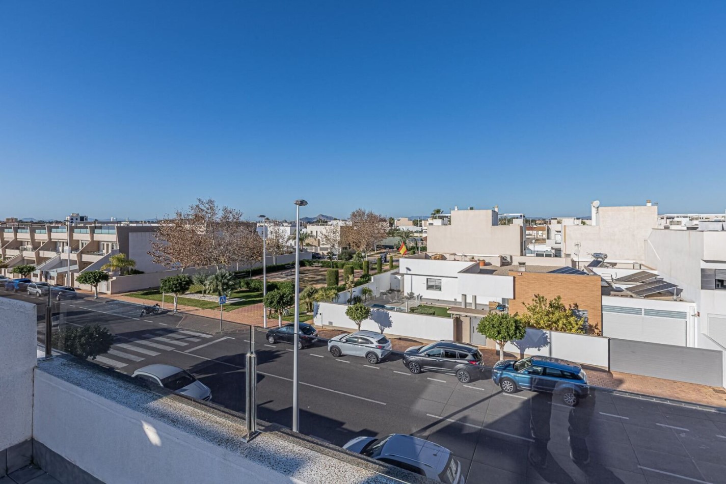 واحتك على البحر: بنغل مرتفع مع غرفة خاصة