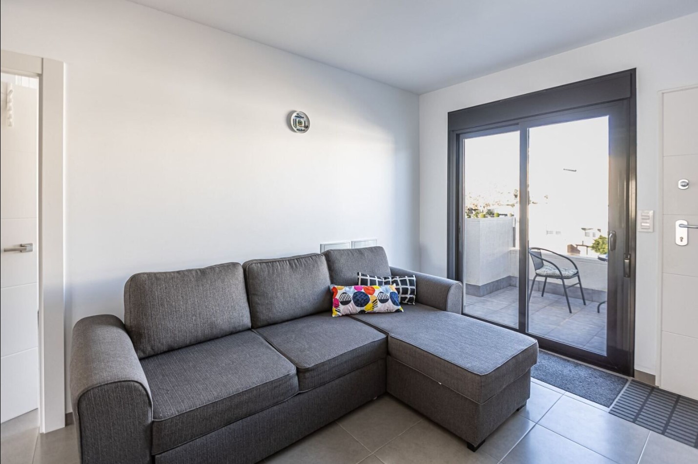 واحتك على البحر: بنغل مرتفع مع غرفة خاصة