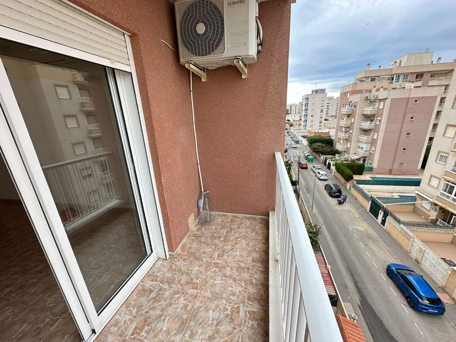 VERY BRIGHT 2 BEDROOM APARTMENT WITH POOL IN NUEVA TORREVIEJA