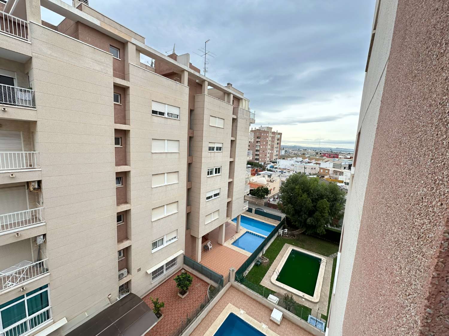 VERY BRIGHT 2 BEDROOM APARTMENT WITH POOL IN NUEVA TORREVIEJA