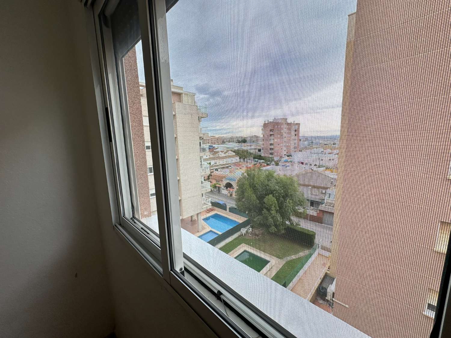 VERY BRIGHT 2 BEDROOM APARTMENT WITH POOL IN NUEVA TORREVIEJA