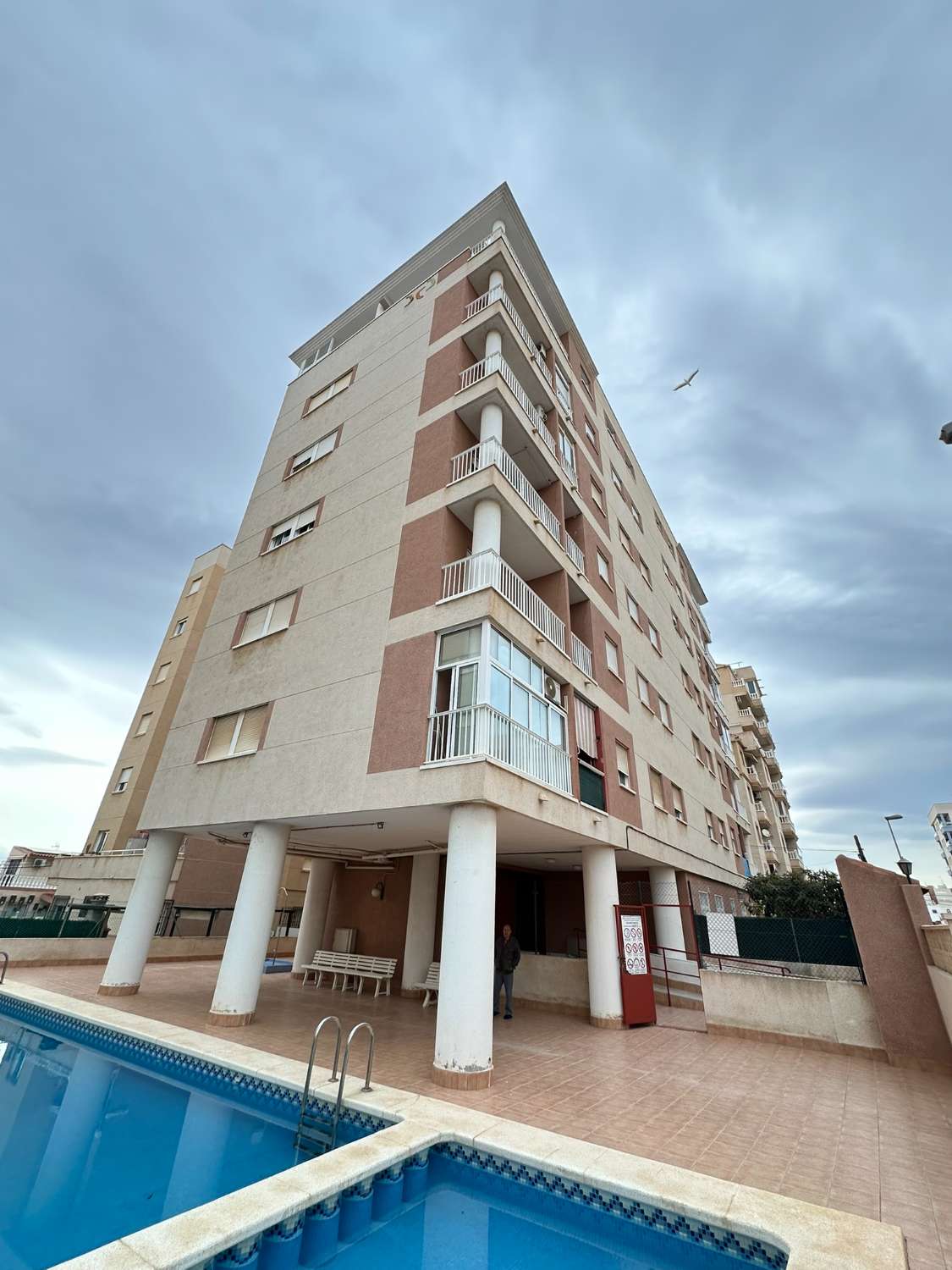 VERY BRIGHT 2 BEDROOM APARTMENT WITH POOL IN NUEVA TORREVIEJA
