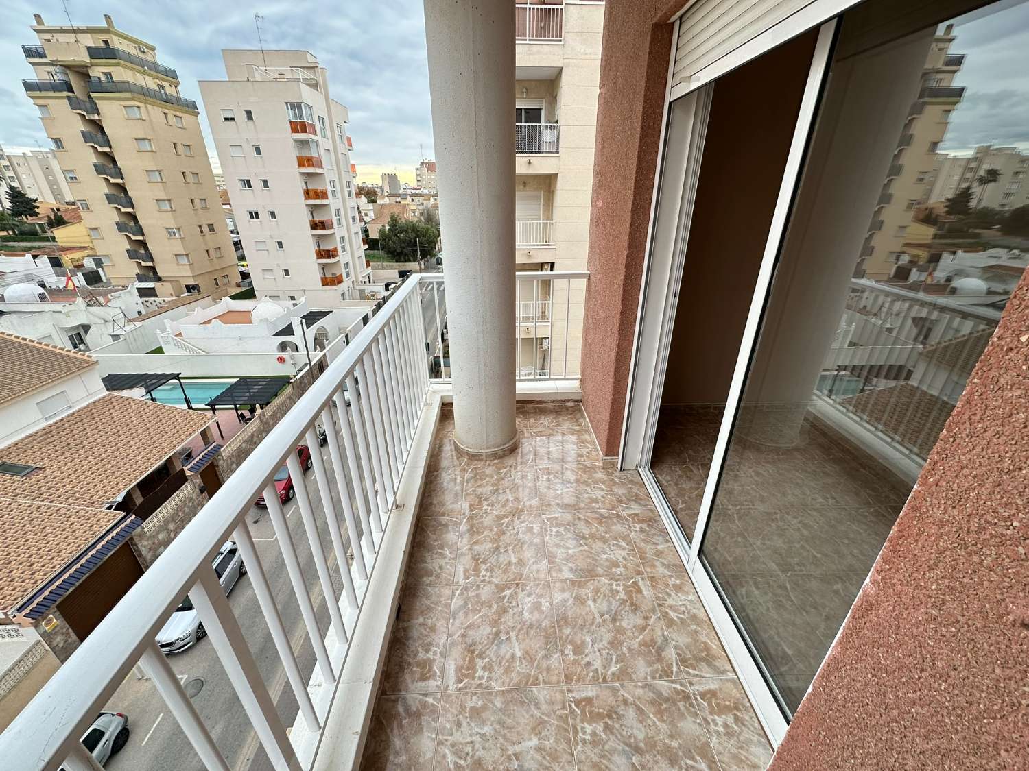 VERY BRIGHT 2 BEDROOM APARTMENT WITH POOL IN NUEVA TORREVIEJA