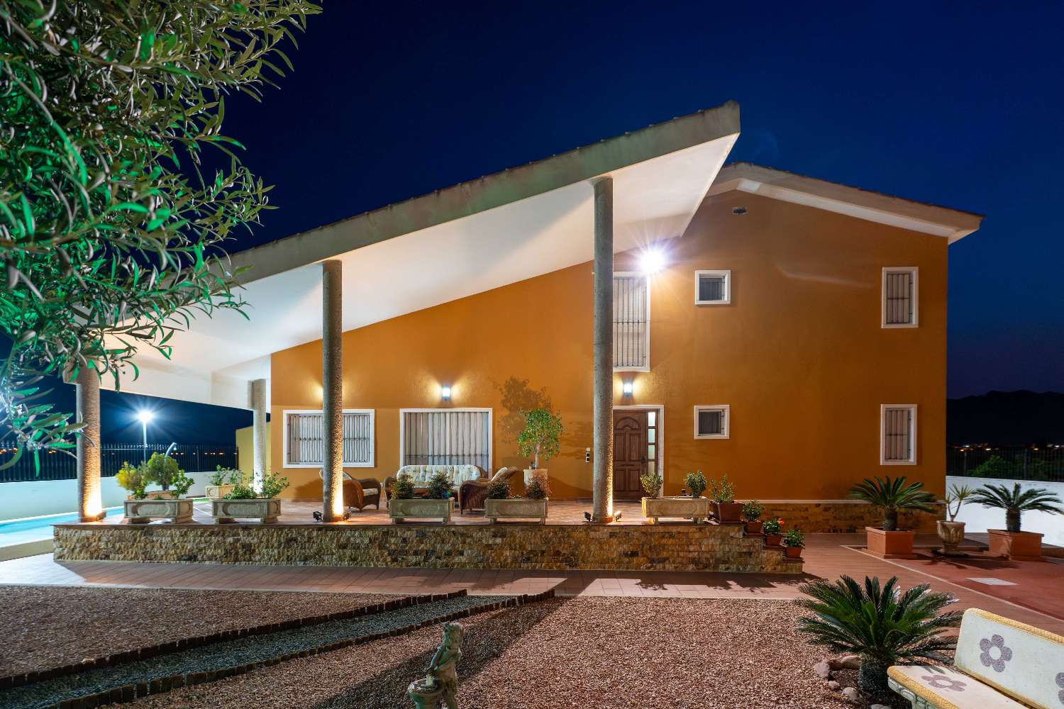 ЕКСКЛЮЗИВНА ФІНКА З ВІЛЛОЮ, БАСЕЙНОМ І ЛИМОННОЮ ПЛАНТАЦІЄЮ В КОРРЕНТІАС-МЕДІАС, ОРІУЕЛА