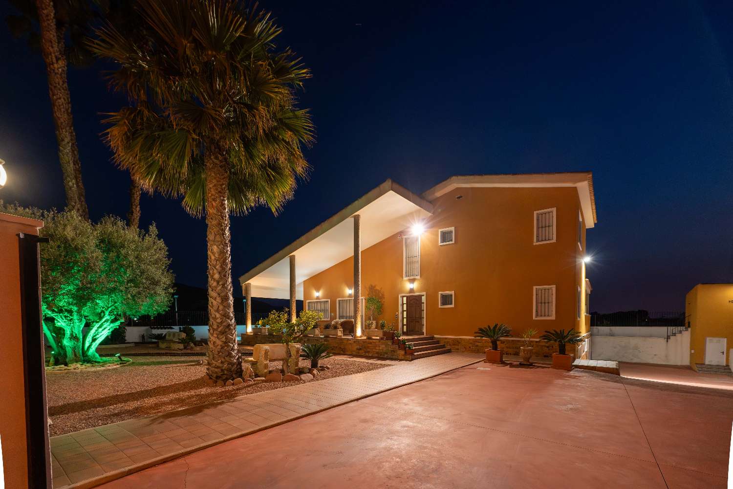 ЕКСКЛЮЗИВНА ФІНКА З ВІЛЛОЮ, БАСЕЙНОМ І ЛИМОННОЮ ПЛАНТАЦІЄЮ В КОРРЕНТІАС-МЕДІАС, ОРІУЕЛА