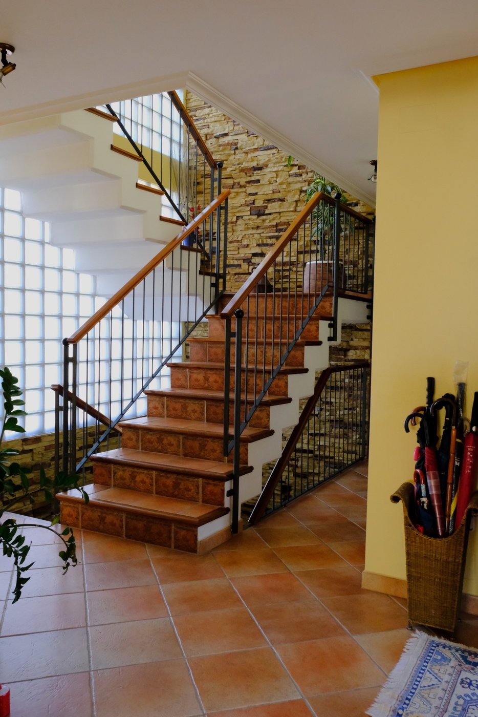 ЕКСКЛЮЗИВНА ФІНКА З ВІЛЛОЮ, БАСЕЙНОМ І ЛИМОННОЮ ПЛАНТАЦІЄЮ В КОРРЕНТІАС-МЕДІАС, ОРІУЕЛА