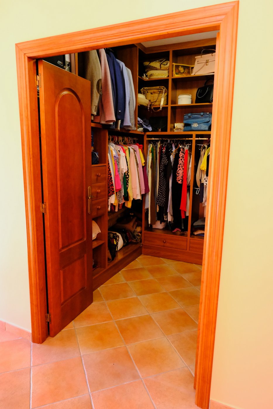 ЕКСКЛЮЗИВНА ФІНКА З ВІЛЛОЮ, БАСЕЙНОМ І ЛИМОННОЮ ПЛАНТАЦІЄЮ В КОРРЕНТІАС-МЕДІАС, ОРІУЕЛА