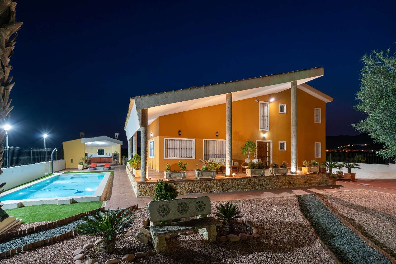 ЕКСКЛЮЗИВНА ФІНКА З ВІЛЛОЮ, БАСЕЙНОМ І ЛИМОННОЮ ПЛАНТАЦІЄЮ В КОРРЕНТІАС-МЕДІАС, ОРІУЕЛА