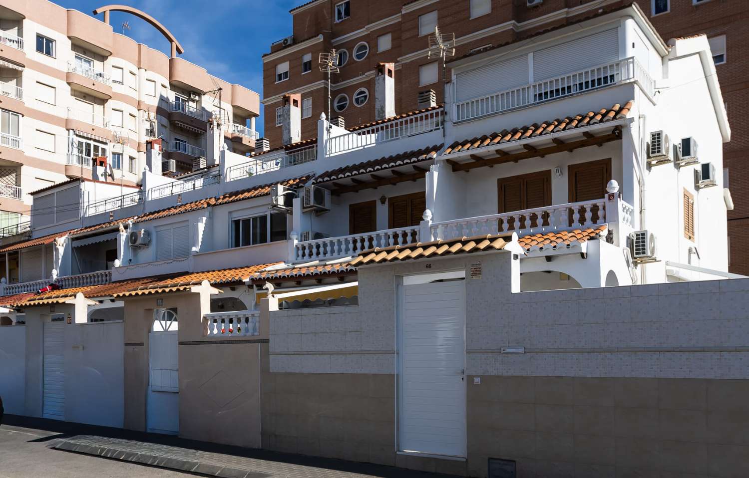 RENOVATED 3 BEDROOM TOWNHOUSE WITH SOLARIUM IN NUEVA TORREVIEJA