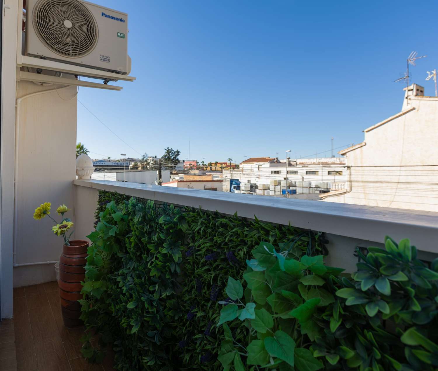 RENOVATED 3 BEDROOM TOWNHOUSE WITH SOLARIUM IN NUEVA TORREVIEJA