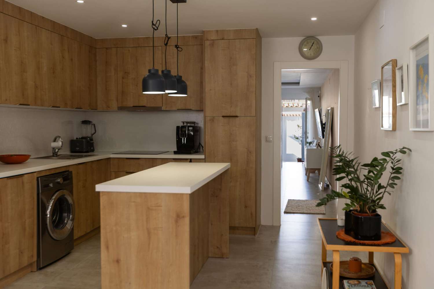 RENOVATED 3 BEDROOM TOWNHOUSE WITH SOLARIUM IN NUEVA TORREVIEJA