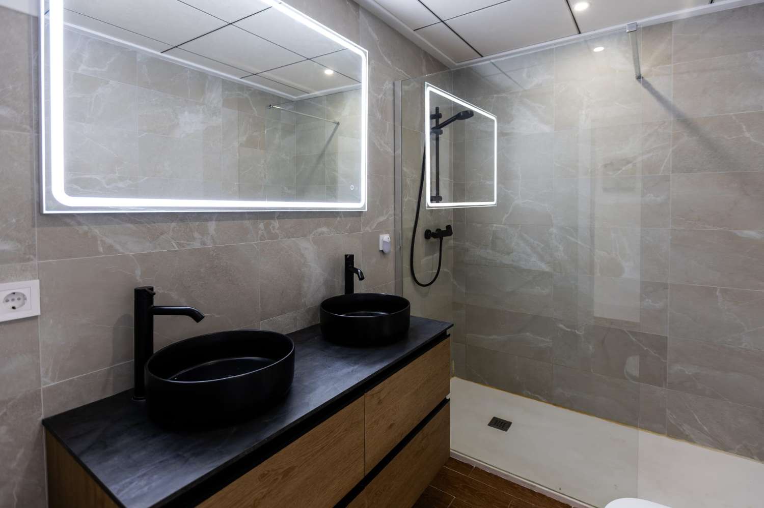 RENOVATED 3 BEDROOM TOWNHOUSE WITH SOLARIUM IN NUEVA TORREVIEJA