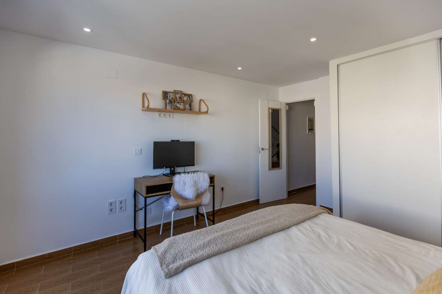 RENOVATED 3 BEDROOM TOWNHOUSE WITH SOLARIUM IN NUEVA TORREVIEJA